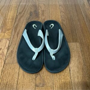Olukai Kulapa Kai Thong Sandals Flip Flops Girls Size 4/5 Silver